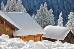 Berggasthaus Plattenbödeli mit Schnee bedeckt